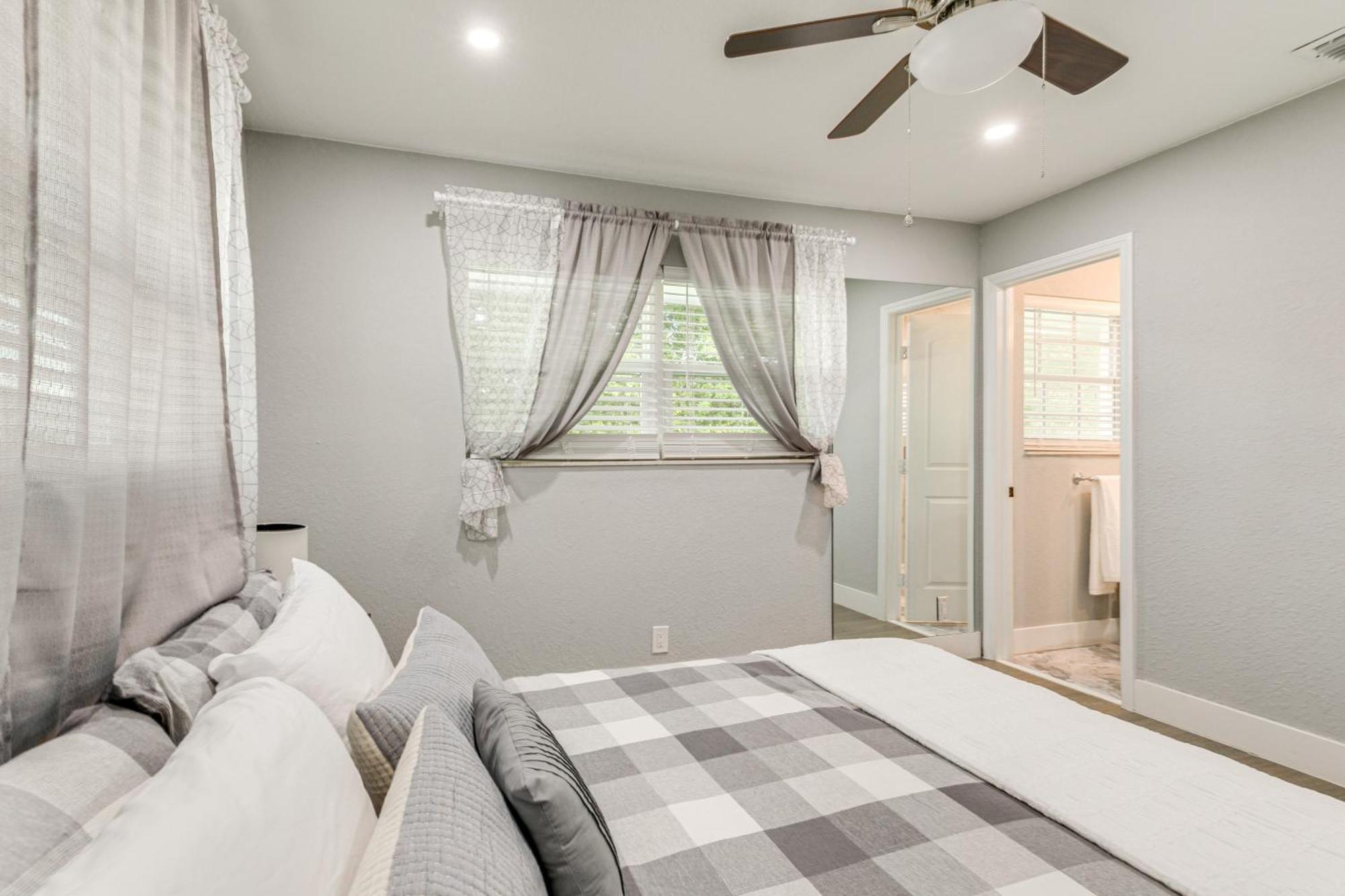 Pet-friendly Gem With Pool And Yard In West Palm Holiday home West Palm Beach
