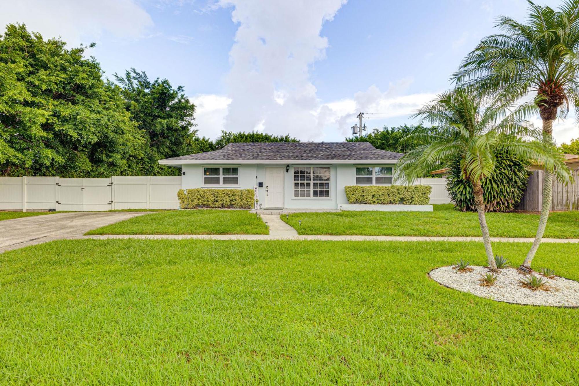 Pet-friendly Gem With Pool And Yard In West Palm West Palm Beach