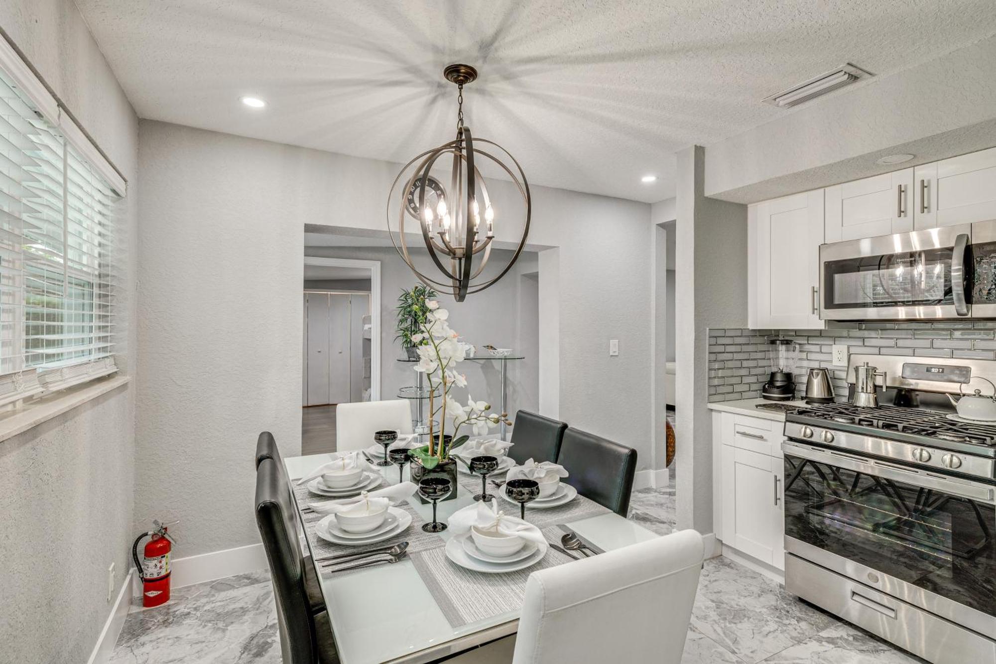 Pet-friendly Gem With Pool And Yard In West Palm Holiday home West Palm Beach