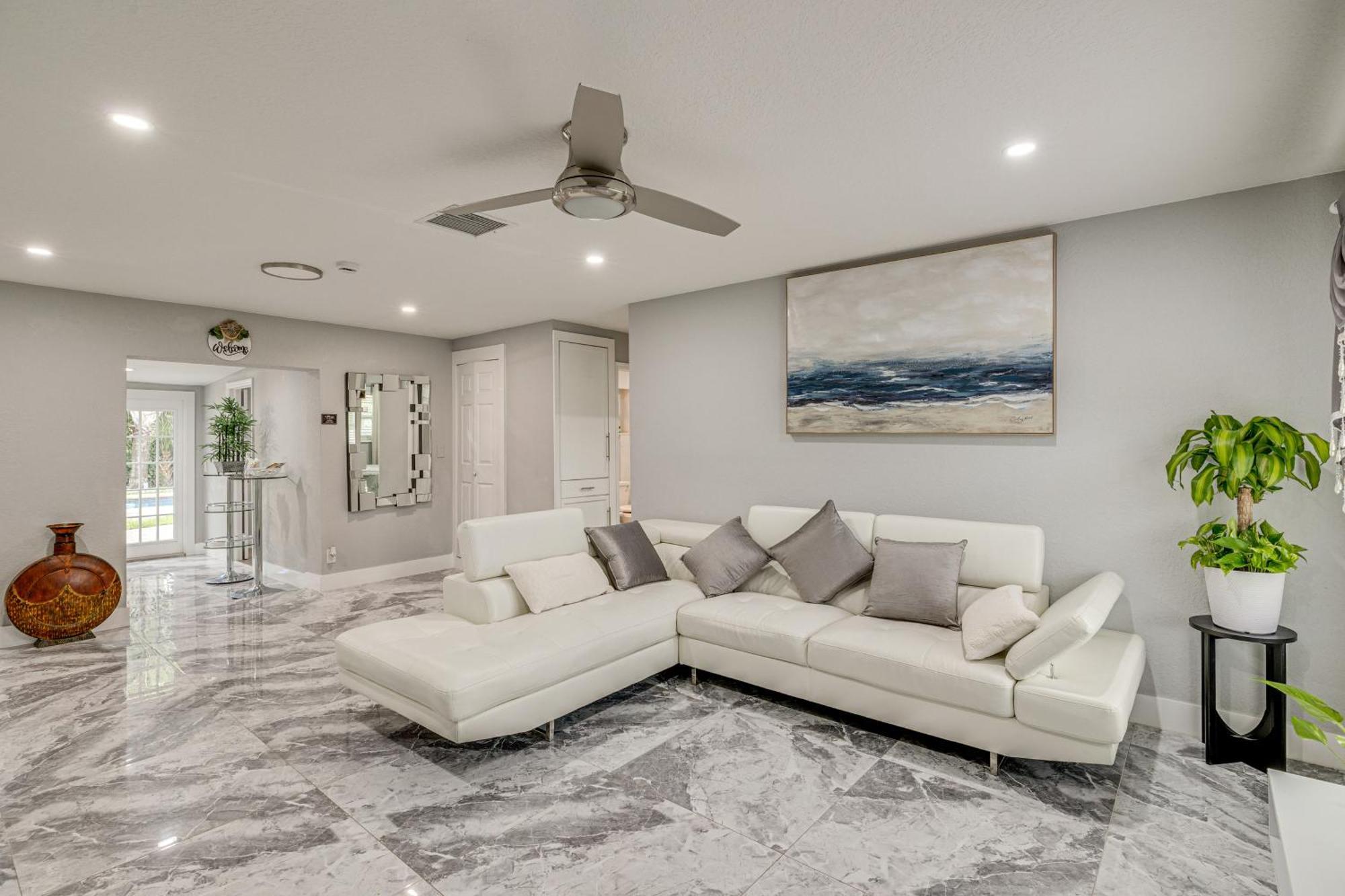 Pet-friendly Gem With Pool And Yard In West Palm *
