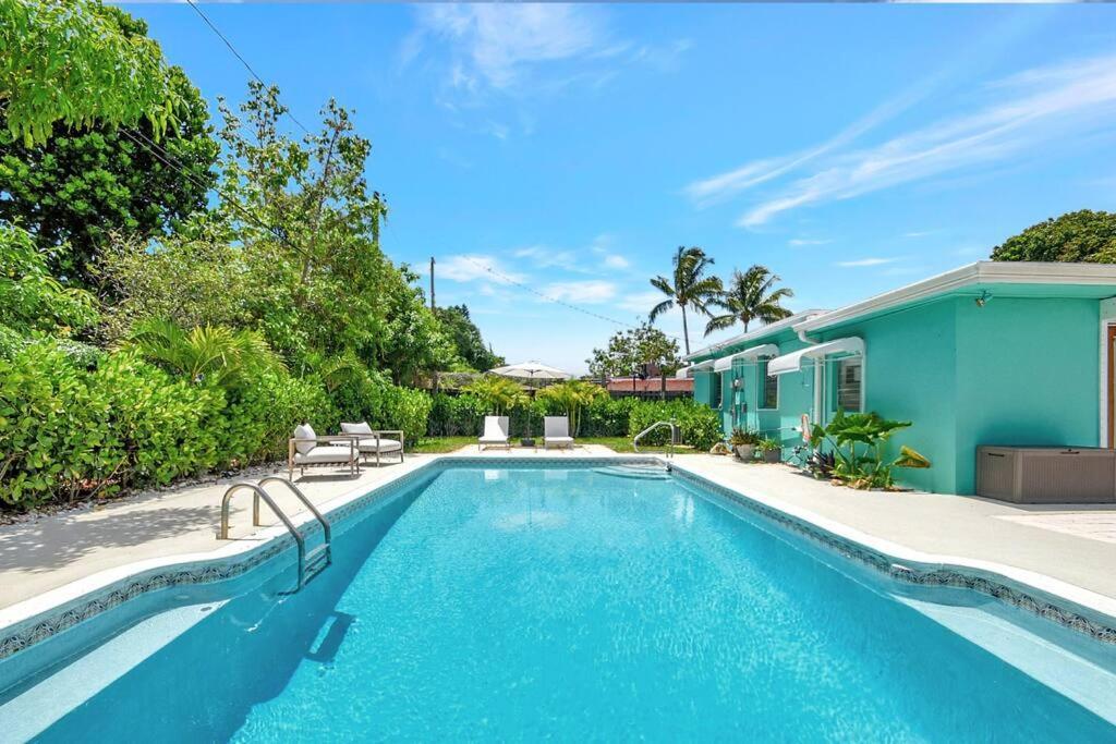 Holiday home New Paradise Palm 4 Bed 2 Bath With Heated Pool *