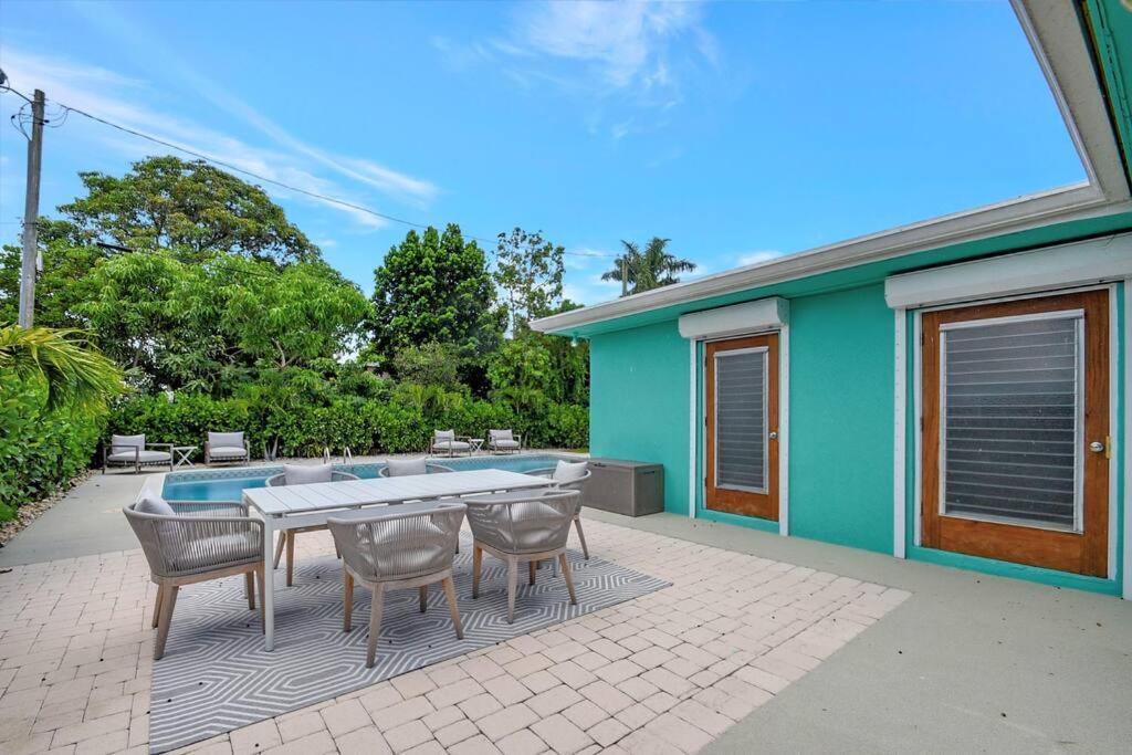 New Paradise Palm 4 Bed 2 Bath With Heated Pool Holiday home