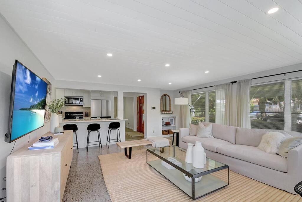 New Paradise Palm 4 Bed 2 Bath With Heated Pool Holiday home