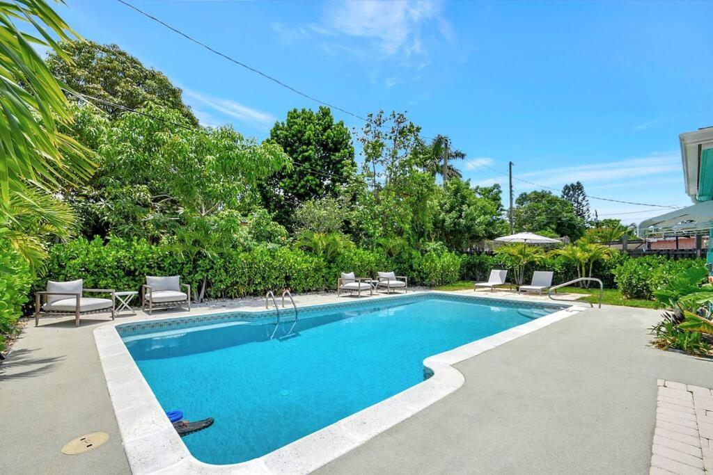 New Paradise Palm 4 Bed 2 Bath With Heated Pool Holiday home *
