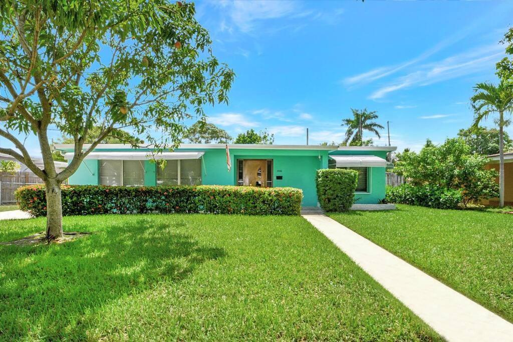Holiday home New Paradise Palm 4 Bed 2 Bath With Heated Pool *