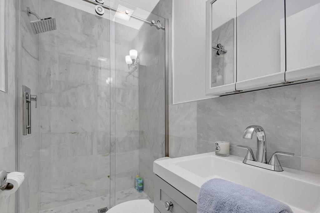 New Paradise Palm 4 Bed 2 Bath With Heated Pool Holiday home West Palm Beach