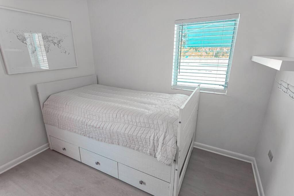 New Paradise Palm 4 Bed 2 Bath With Heated Pool Holiday home West Palm Beach