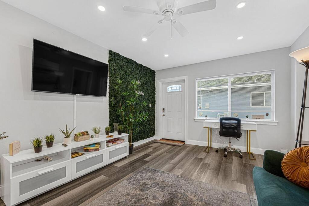 Cozy 3br In Heart Of Wpb - Family Friendly West Palm Beach