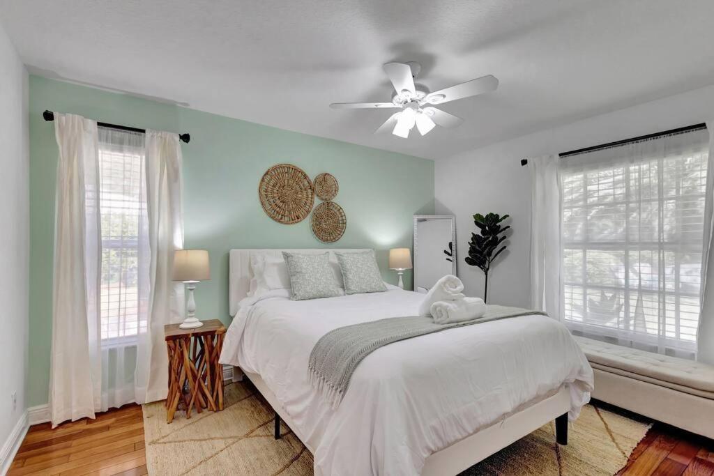 Hottub! Mini Golf! Water Access! Pets! 5min Beach!