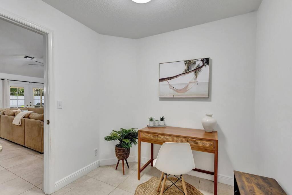 Hottub! Mini Golf! Water Access! Pets! 5min Beach! *