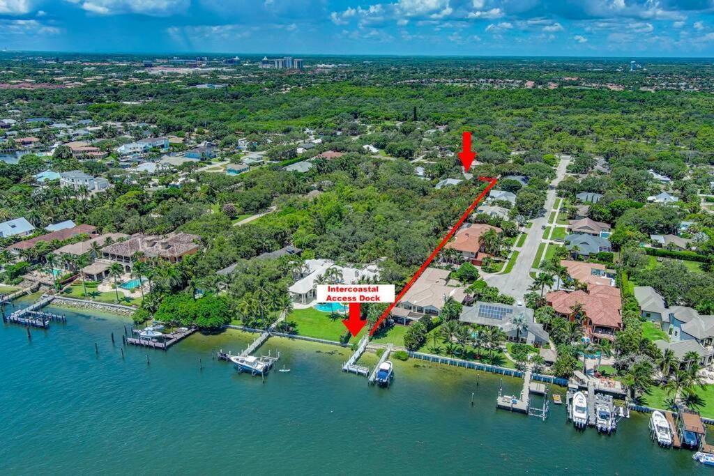 Hottub! Mini Golf! Water Access! Pets! 5min Beach! Holiday home West Palm Beach