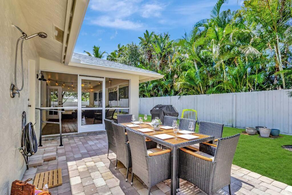 Hottub! Mini Golf! Water Access! Pets! 5min Beach!
