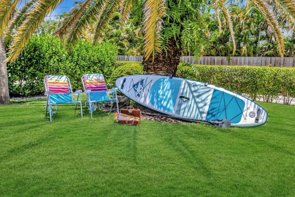 Hottub! Mini Golf! Water Access! Pets! 5min Beach! * West Palm Beach