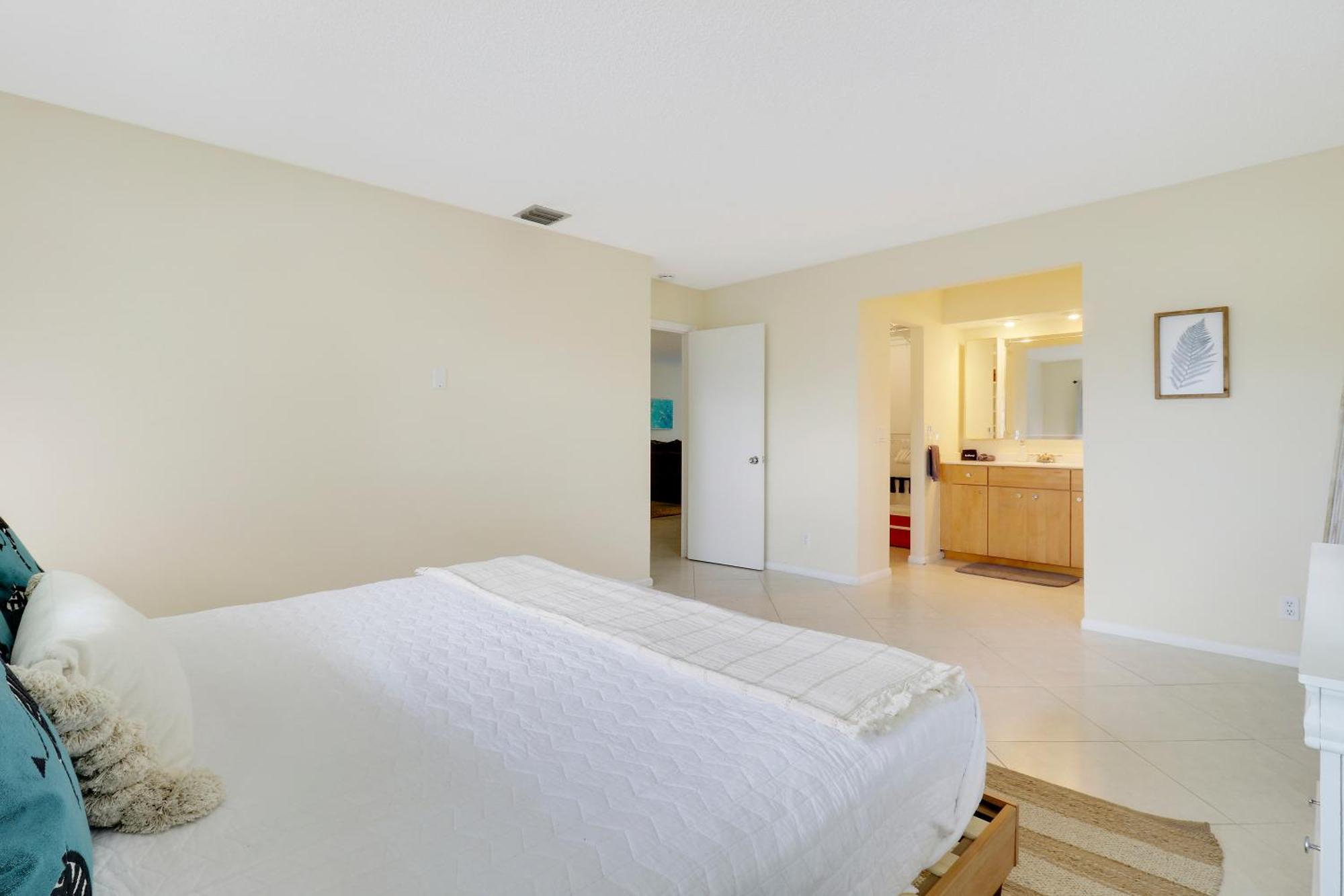 Apartment Sunny Beachside Oasis Sleeps 6,1 Blocktowaves West Palm Beach