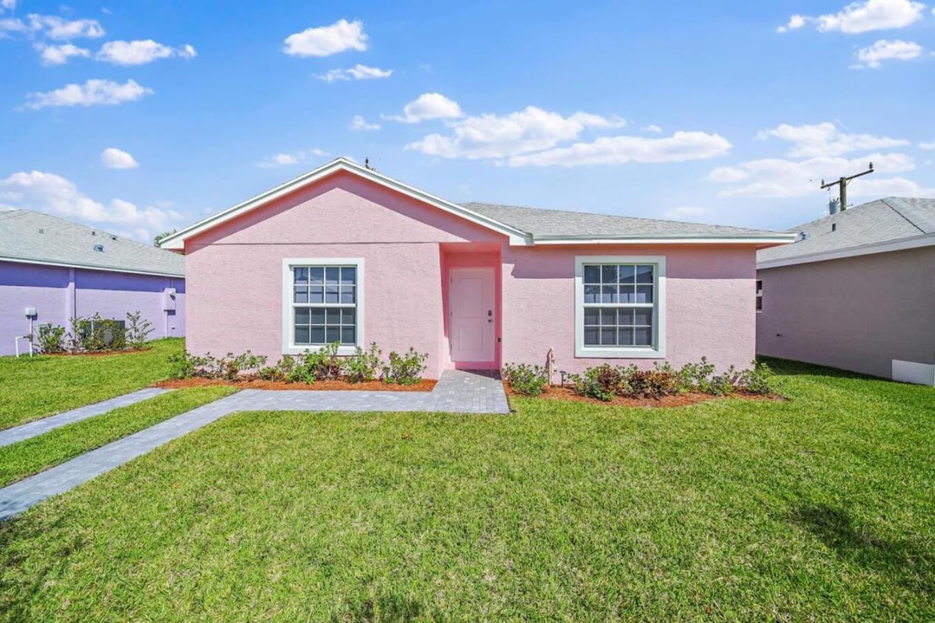 New! Few Minutes To Downtown, 10 To The Beach!