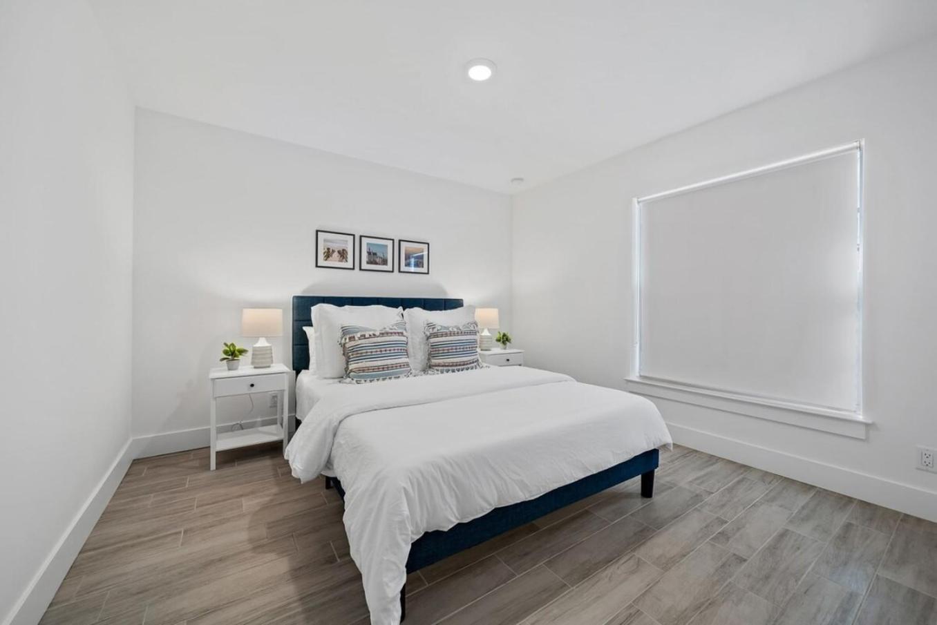 New! Few Minutes To Downtown, 10 To The Beach! Holiday home *