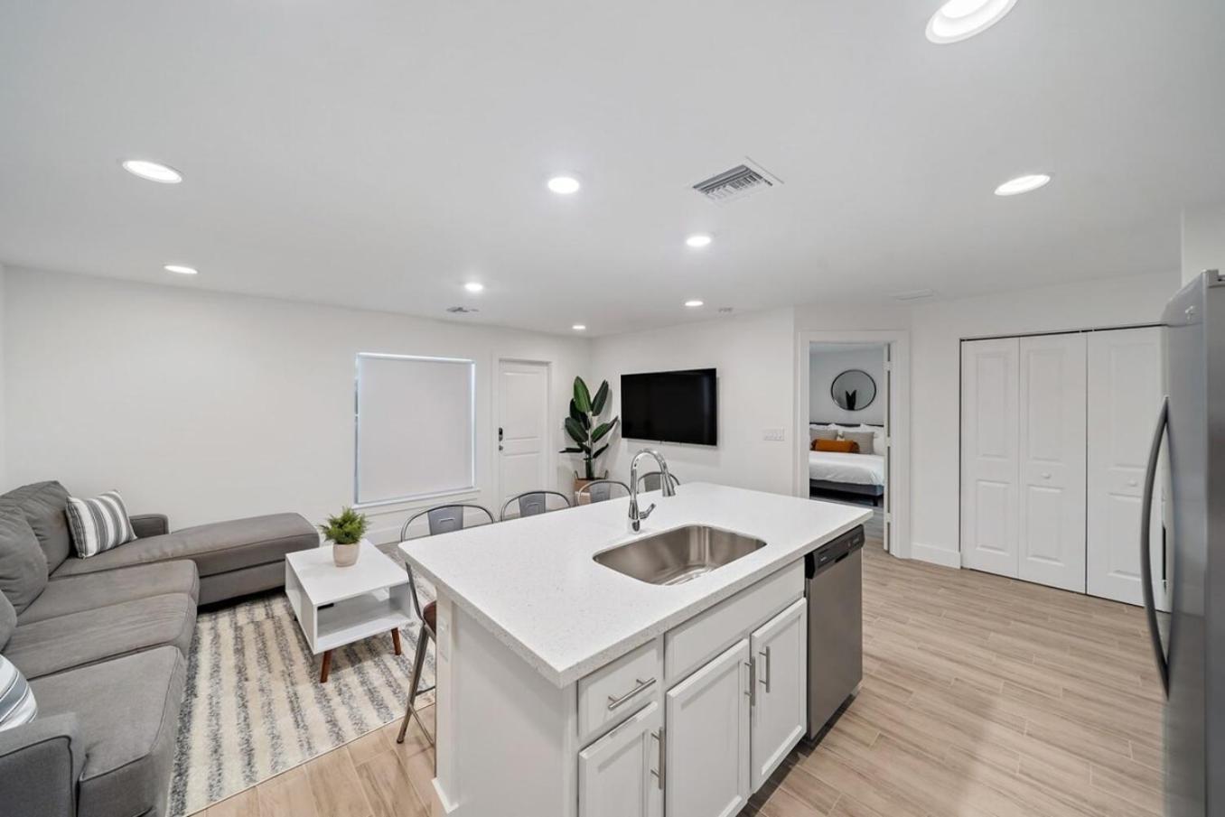 New! Few Minutes To Downtown, 10 To The Beach! *
