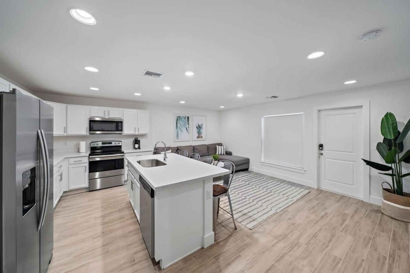 New! Few Minutes To Downtown, 10 To The Beach! West Palm Beach