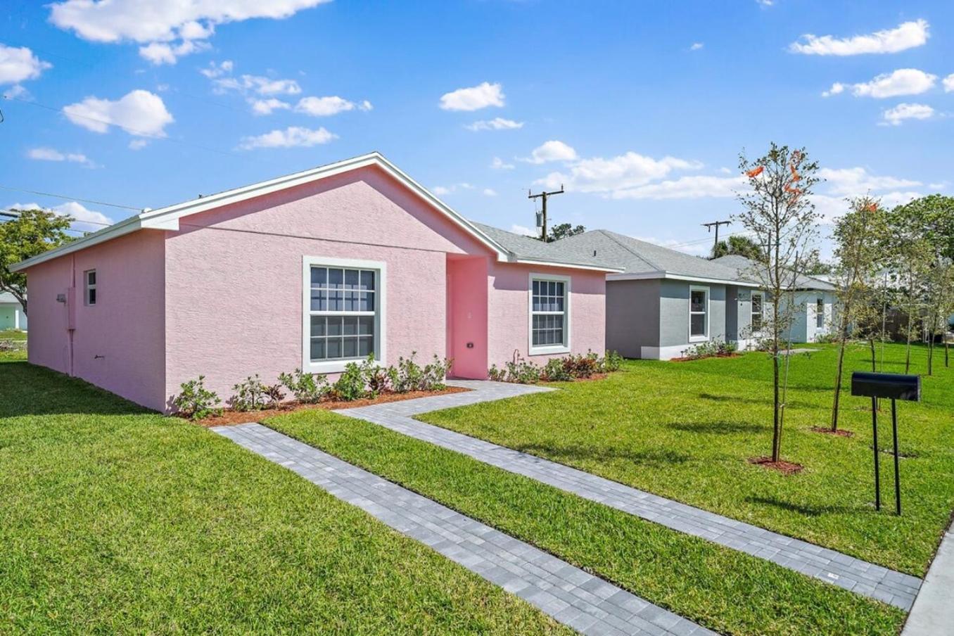 New! Few Minutes To Downtown, 10 To The Beach! Holiday home