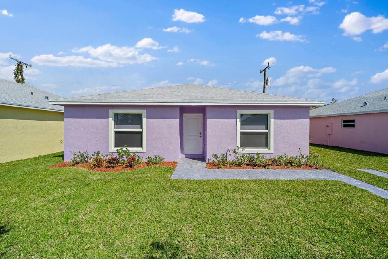 New! Few Minutes To Downtown, 10 To The Beach! Holiday home