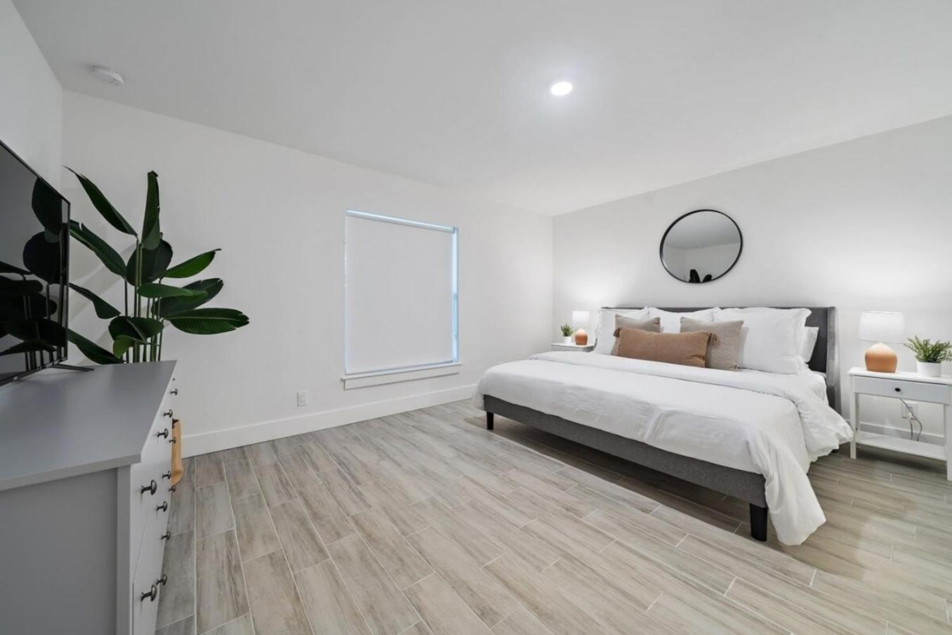 New! Few Minutes To Downtown, 10 To The Beach! * West Palm Beach