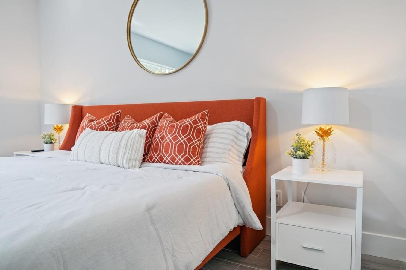 New! Few Minutes To Downtown, 10 To The Beach!