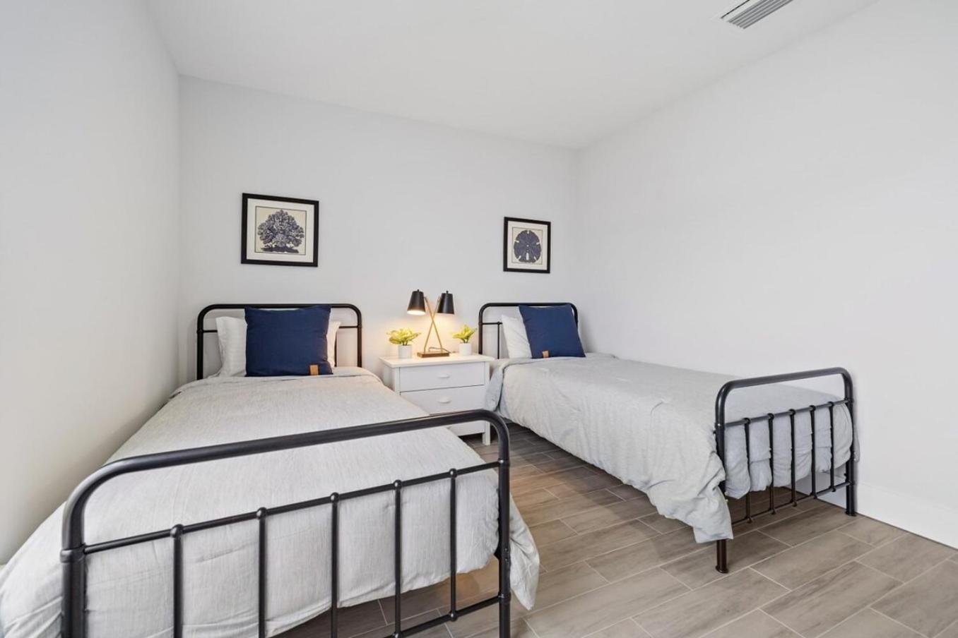 Holiday home New! Few Minutes To Downtown, 10 To The Beach!