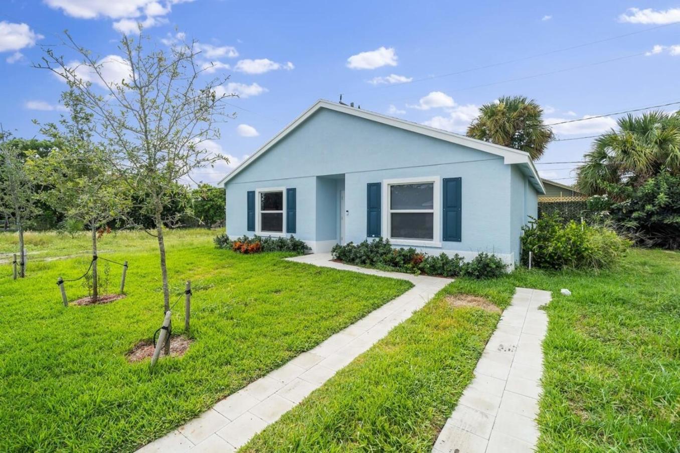New! Few Minutes To Downtown, 10 To The Beach! Holiday home *