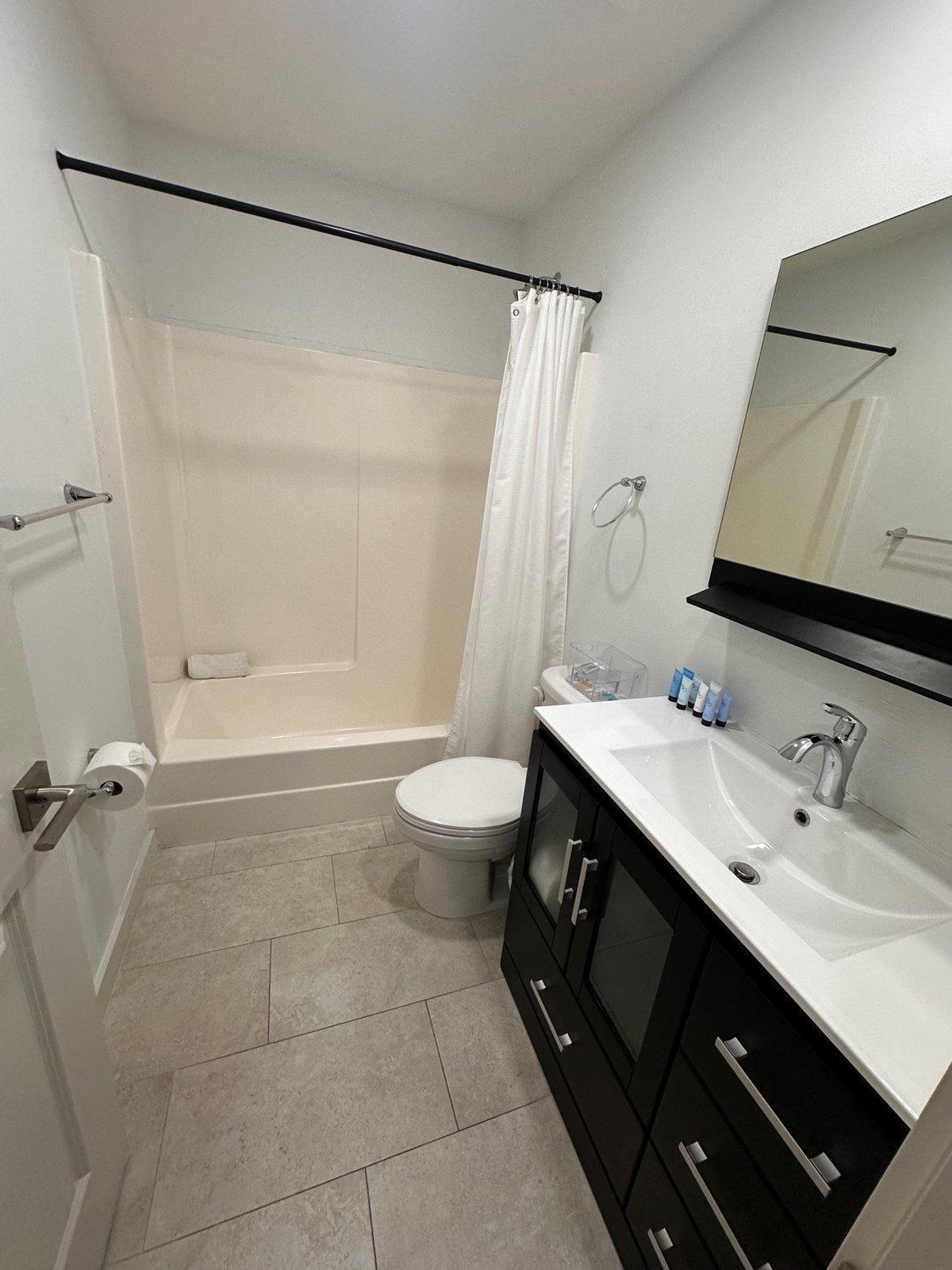 4-bed Wpb Near 95,airport,dt & Beaches Holiday home *