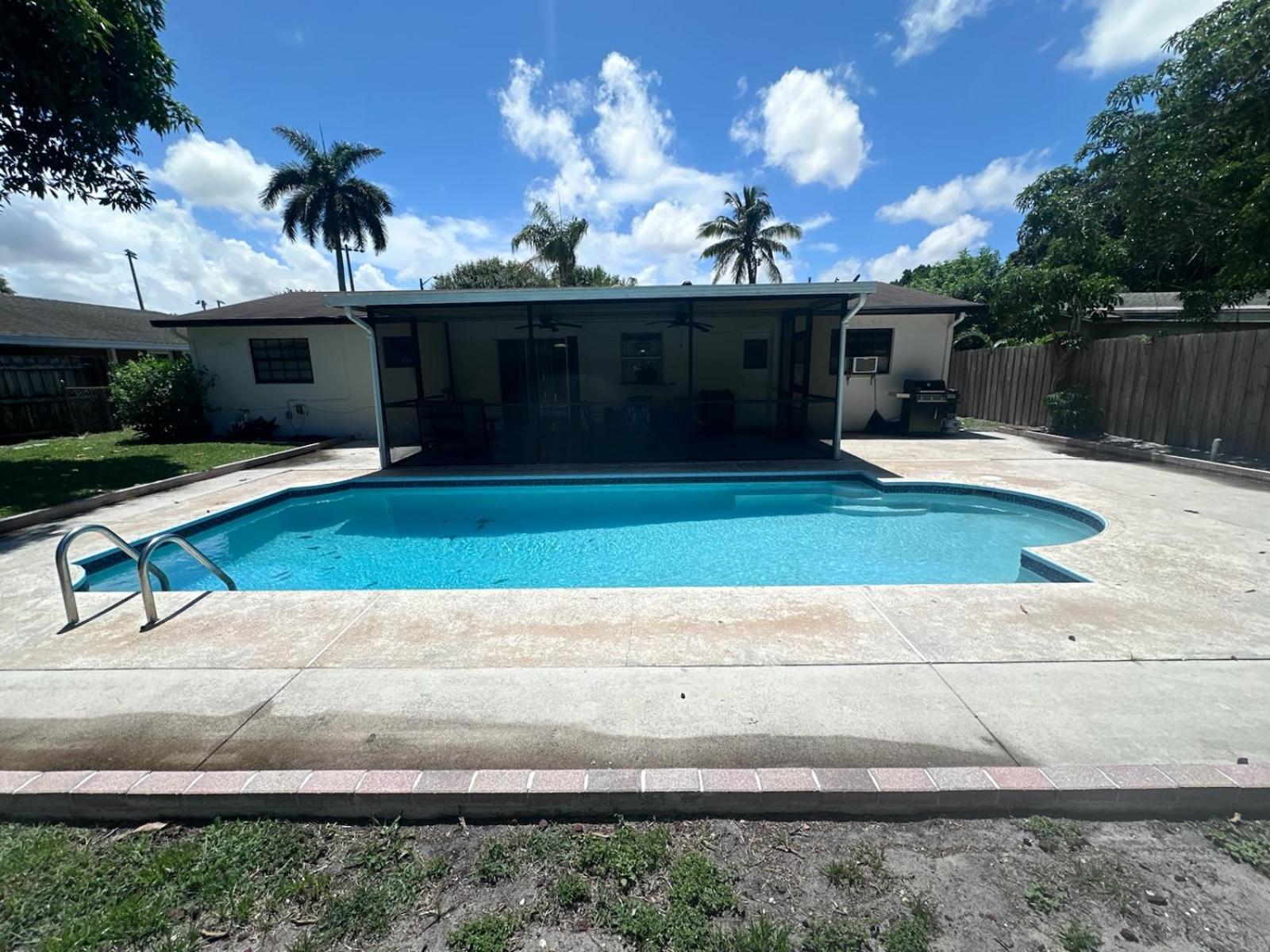 Casa de férias Whole House+renovated+pool+lanai+bbq+close To