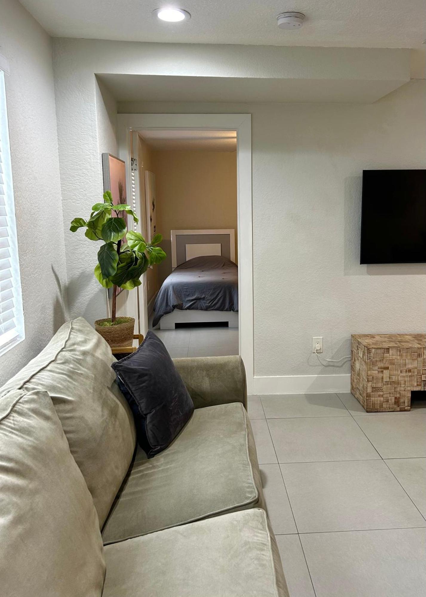 Close To Everything! Perfect Basecamp For Wpb Apartment *