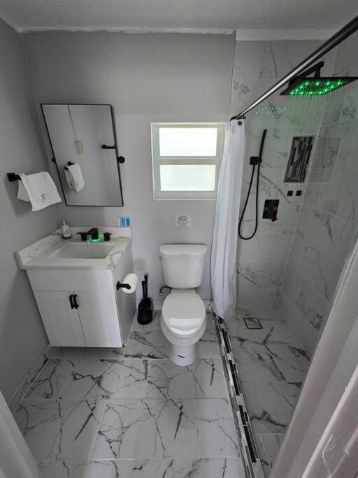 Casa Moderna, A Newly Renovated Modern Apartment