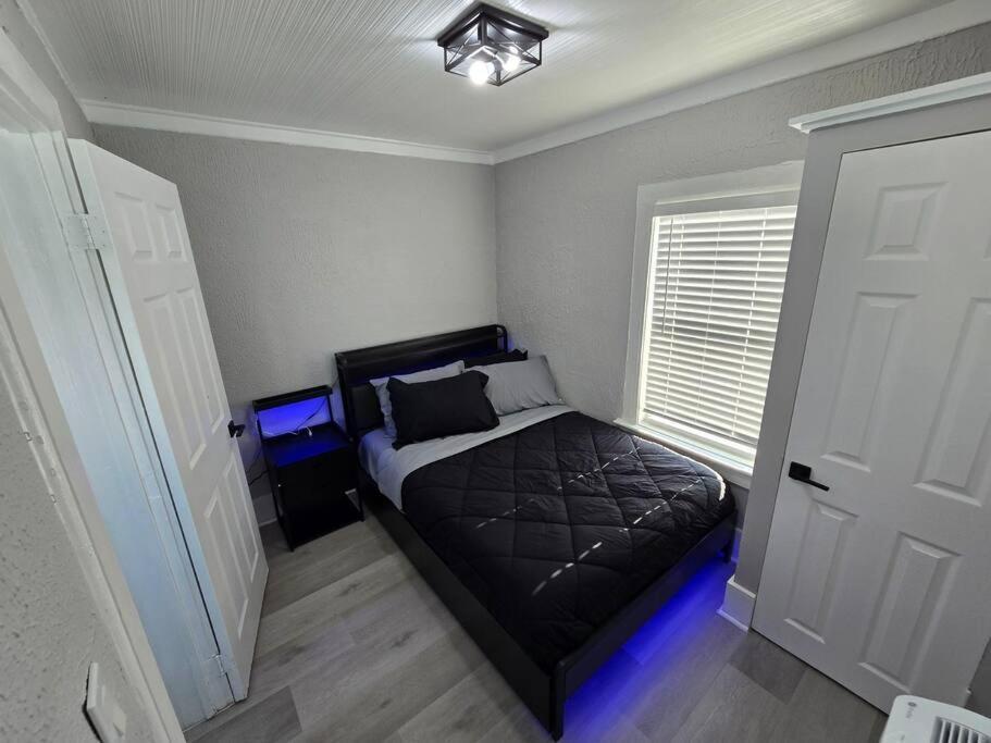 Casa Moderna, A Newly Renovated Modern Apartment *