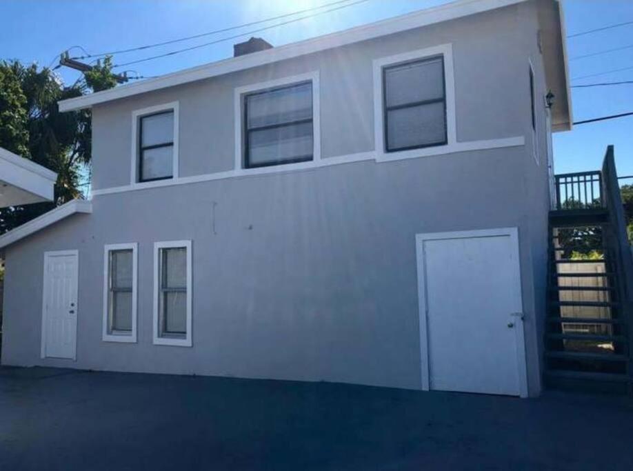 Casa Moderna, A Newly Renovated Modern Apartment West Palm Beach