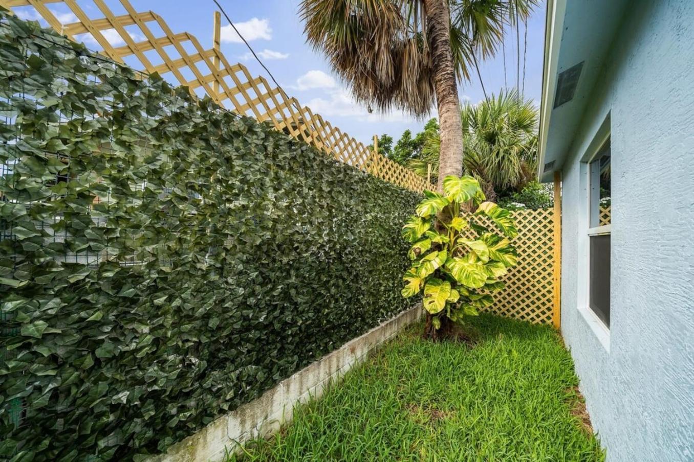 New! Few Minutes To Downtown, 10 To The Beach! Holiday home *
