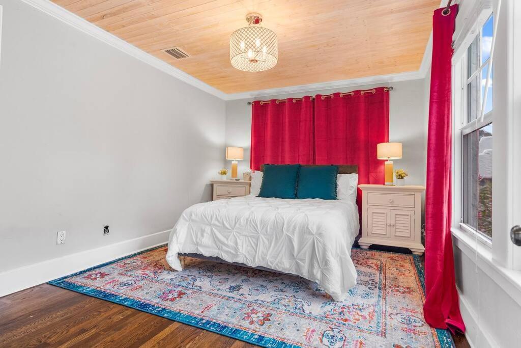 2 Mansions With Pool & Bbq Sleeps 22 *