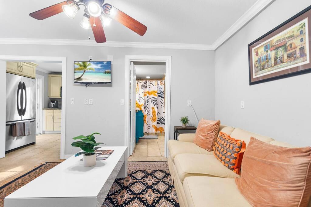 2 Mansions With Pool & Bbq Sleeps 22 *