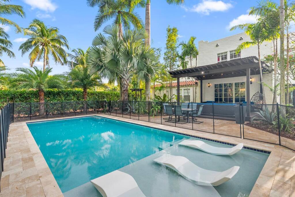 2 Mansions With Pool & Bbq Sleeps 22 * West Palm Beach