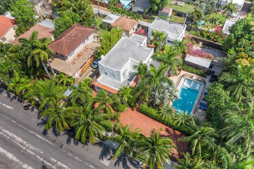 2 Mansions With Pool & Bbq Sleeps 22 *