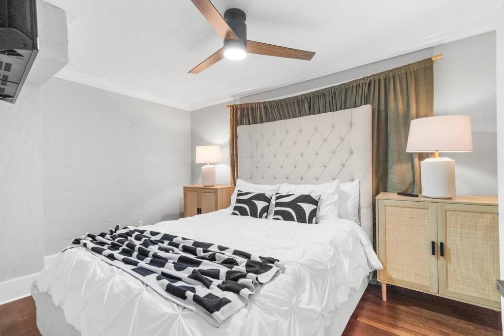 2 Mansions With Pool & Bbq Sleeps 22 *