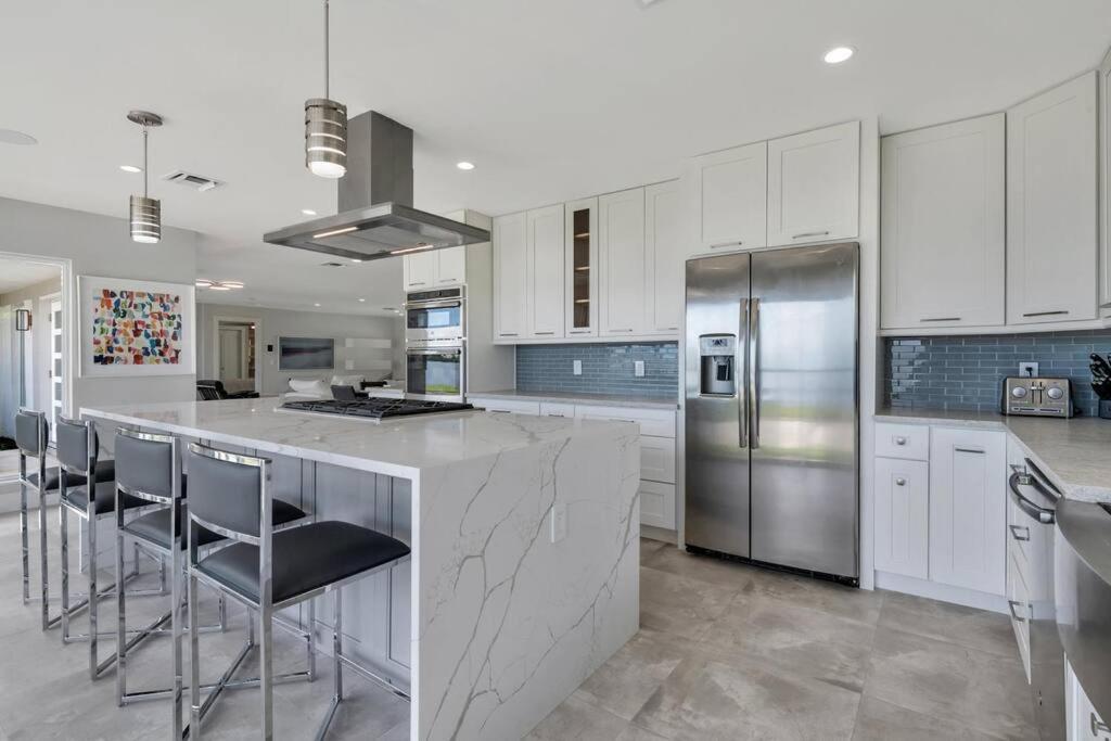 Apartment Intercostal Front Singer Island Pool