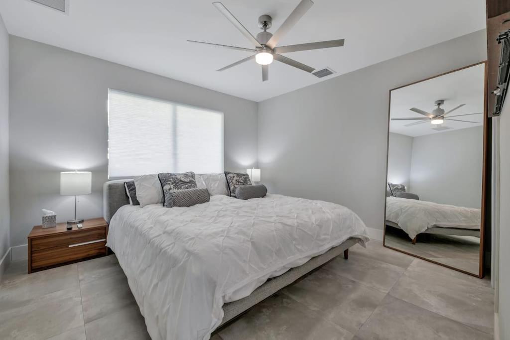 Intercostal Front Singer Island Pool Apartment *