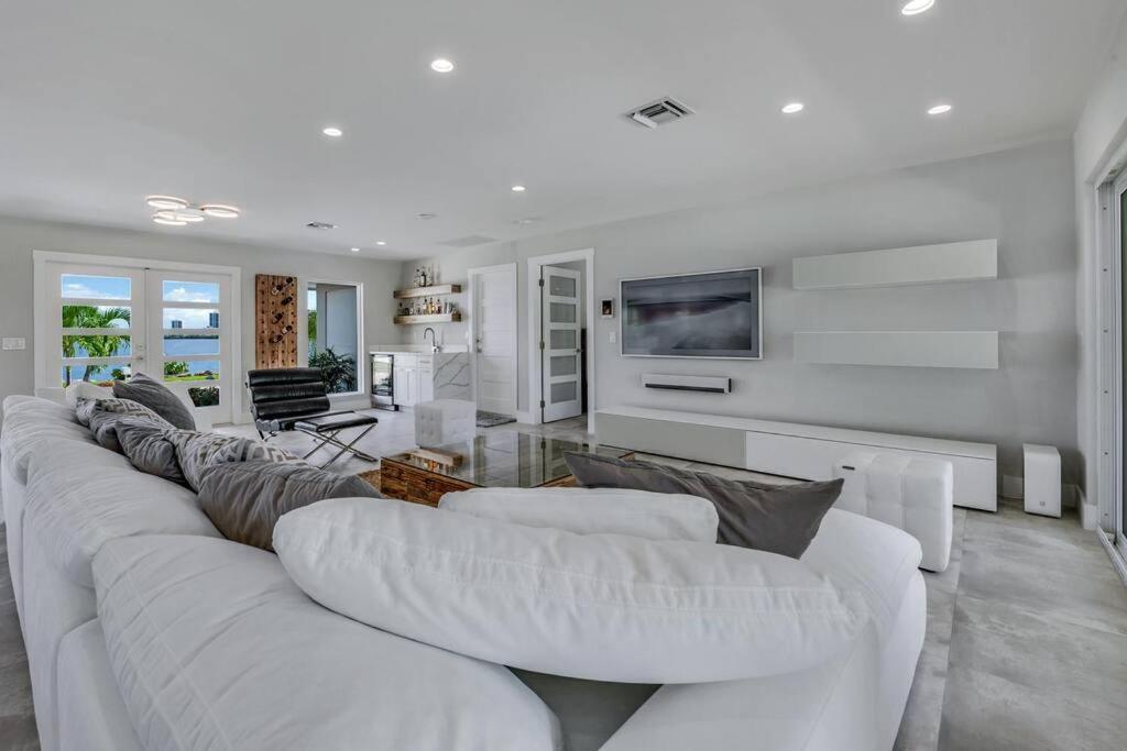 Intercostal Front Singer Island Pool *