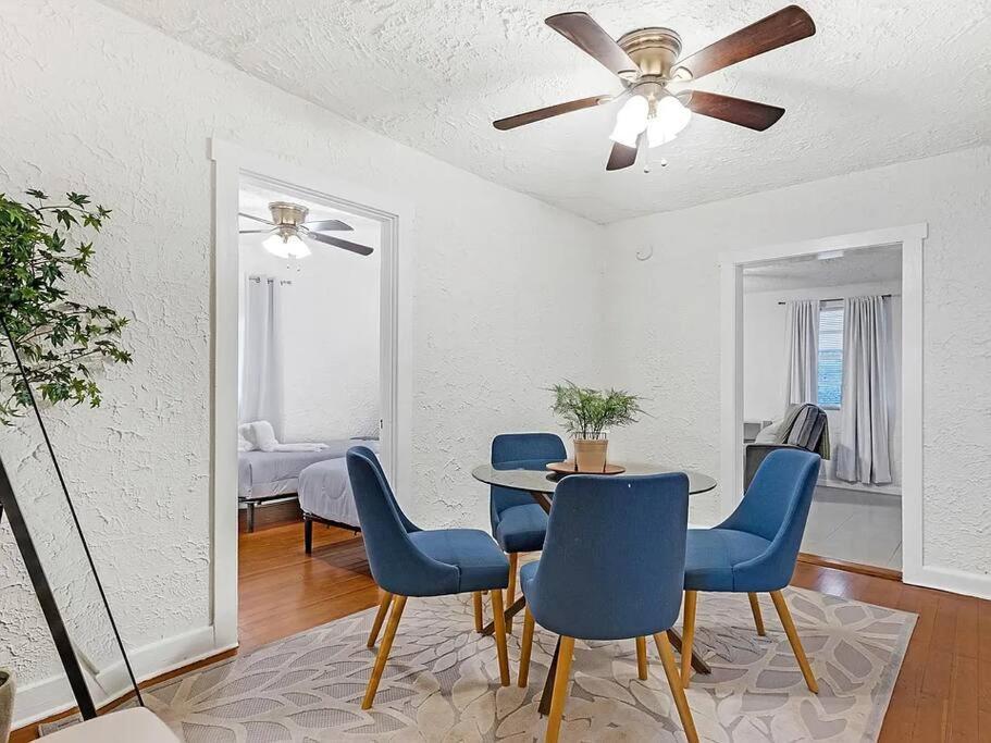 Stylish 3br & Hottub Near Beaches & Downtown Holiday home *