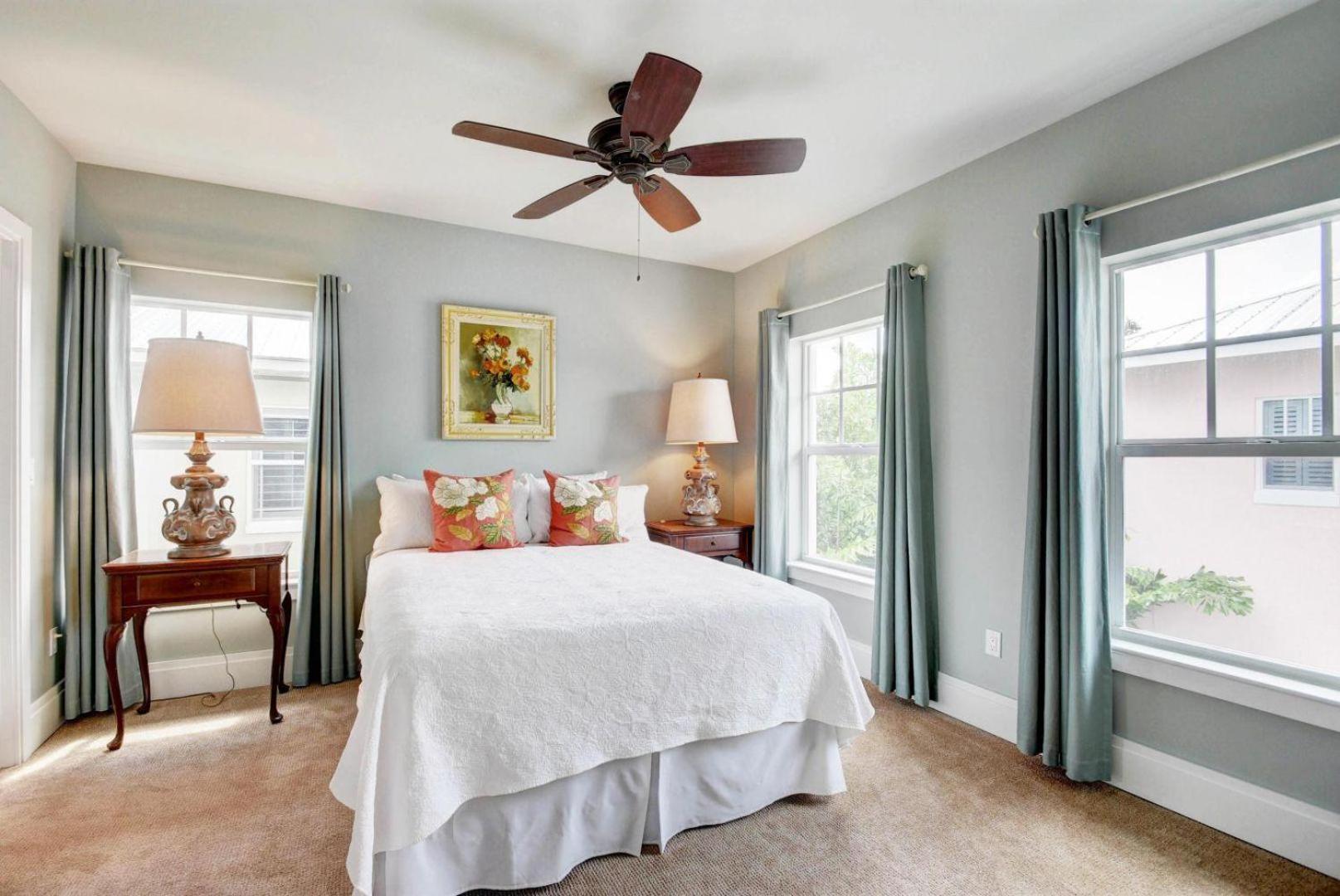 Grey Mist Modern 3bd 2ba On Quiet Street Villa *