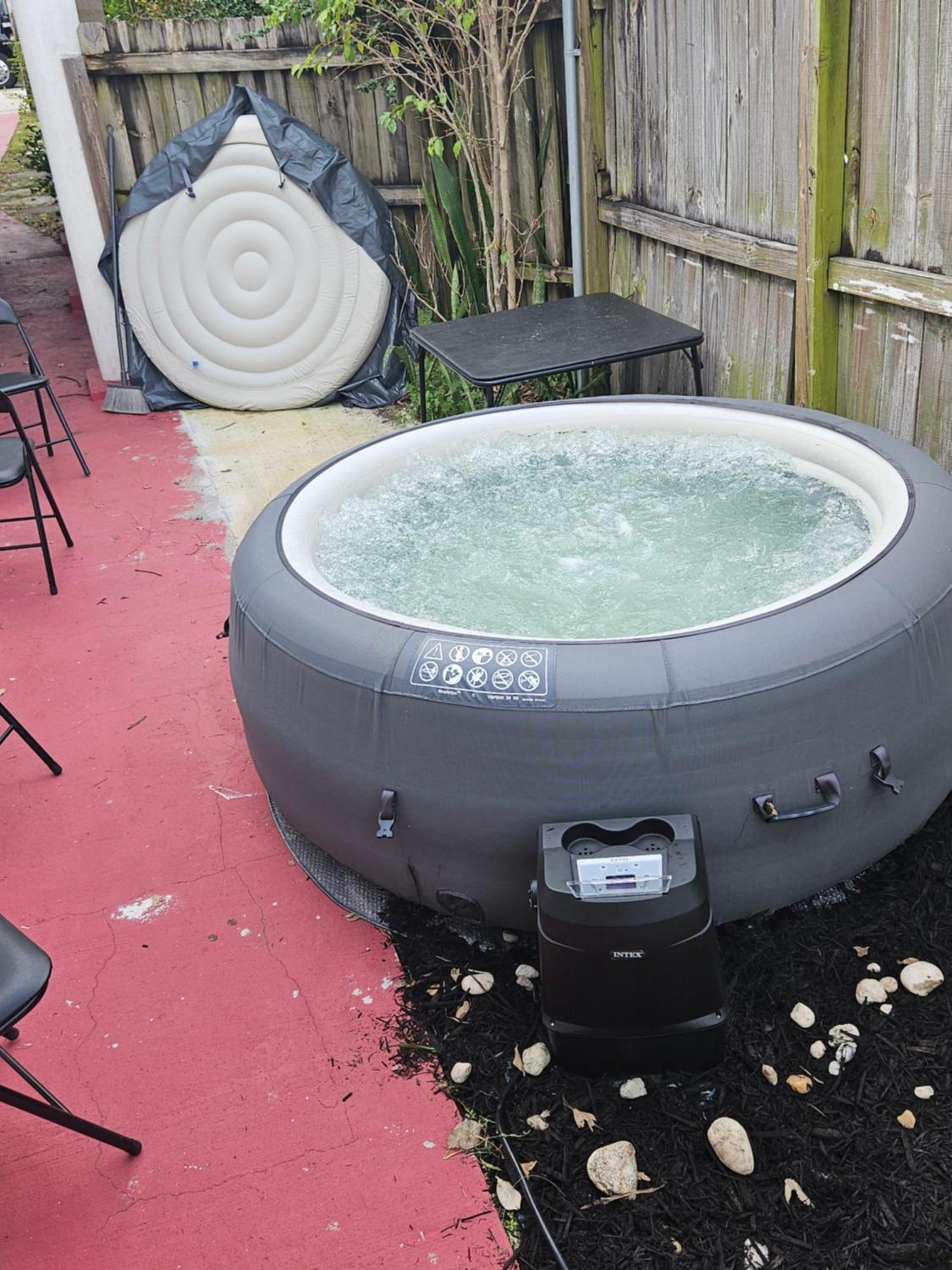 Holiday home Stylish 3br & Hottub Near Beaches & Downtown