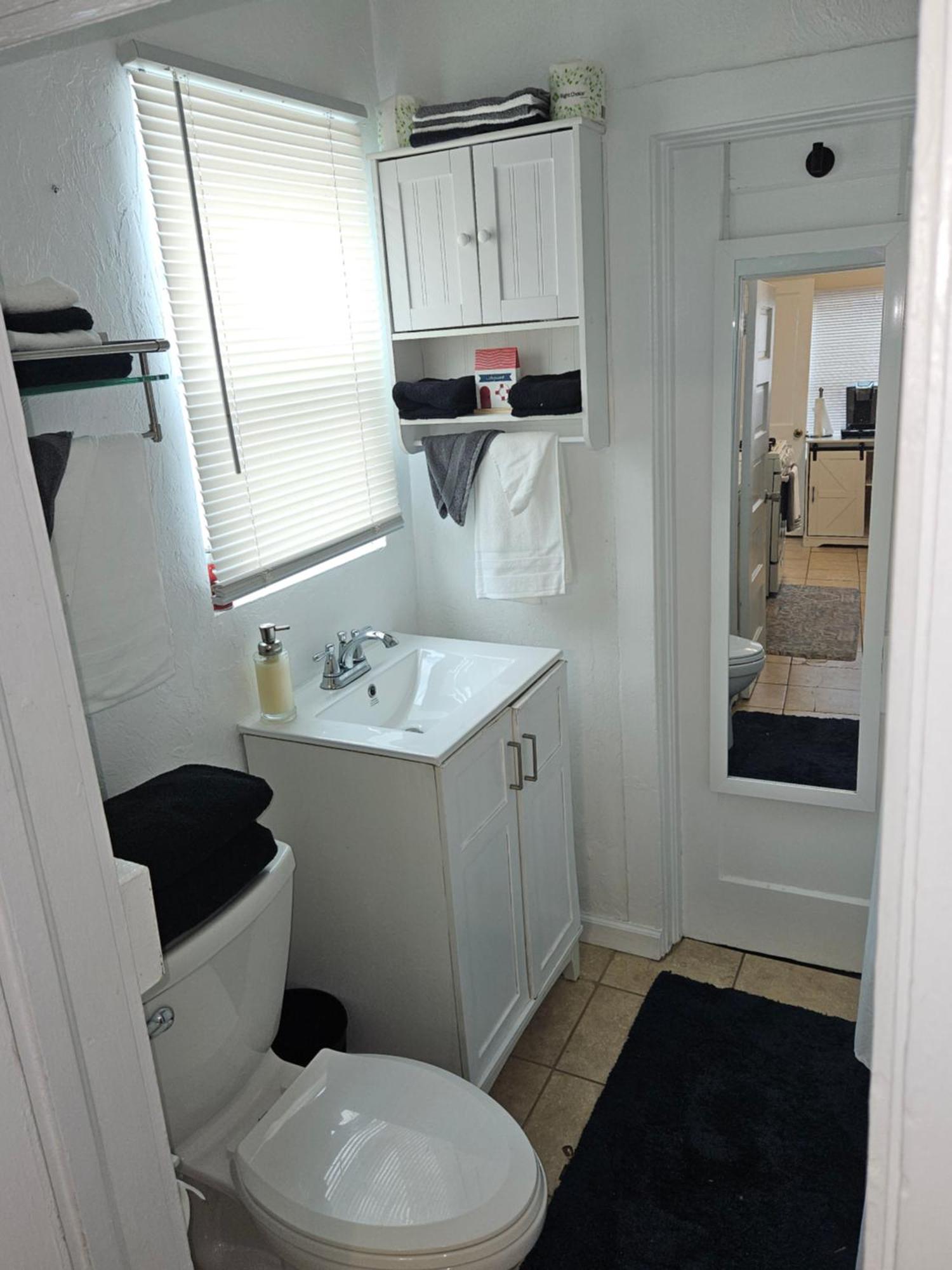 Stylish 3br & Hottub Near Beaches & Downtown