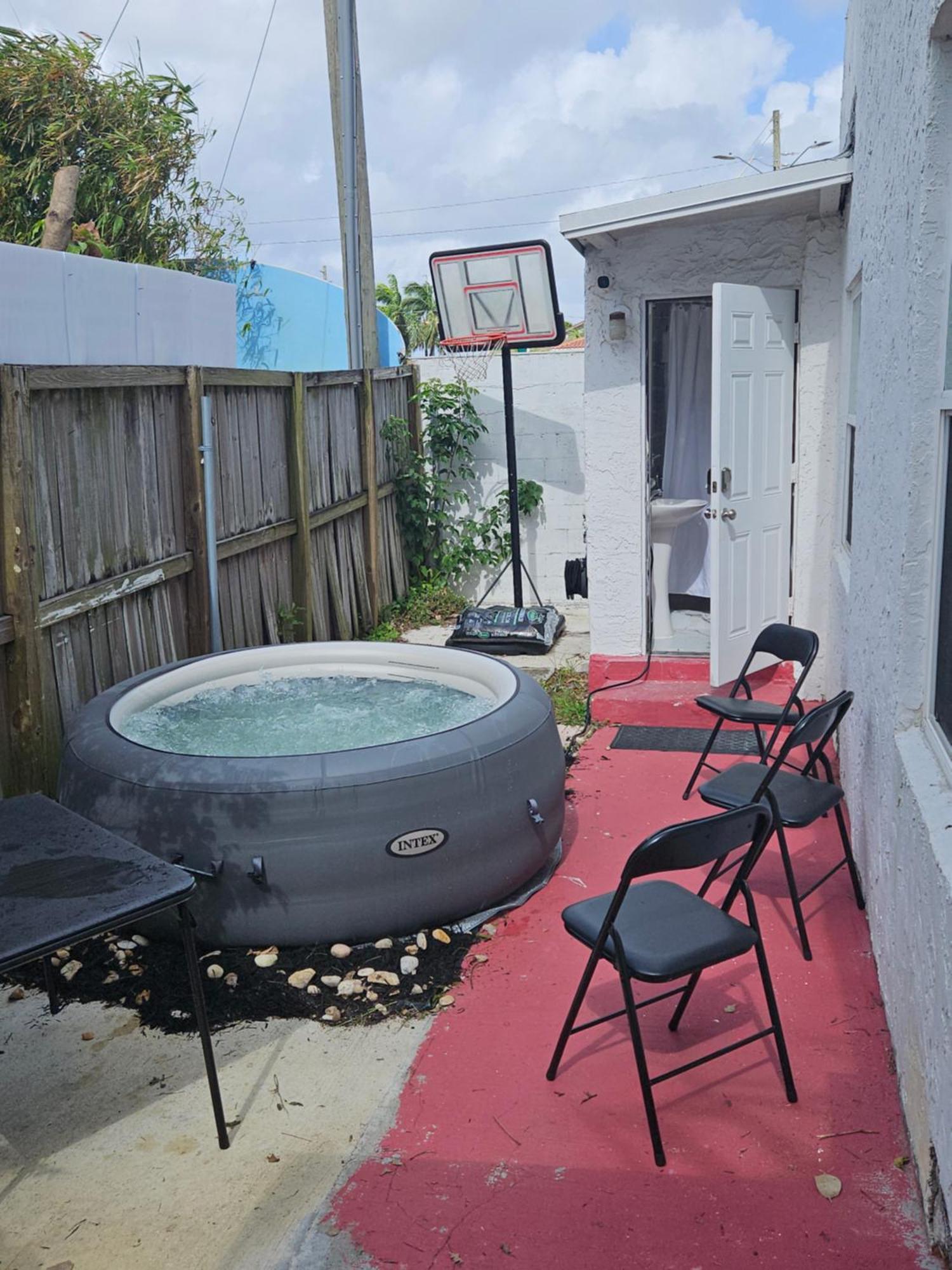 Stylish 3br & Hottub Near Beaches & Downtown