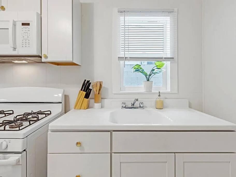 Stylish 3br & Hottub Near Beaches & Downtown West Palm Beach