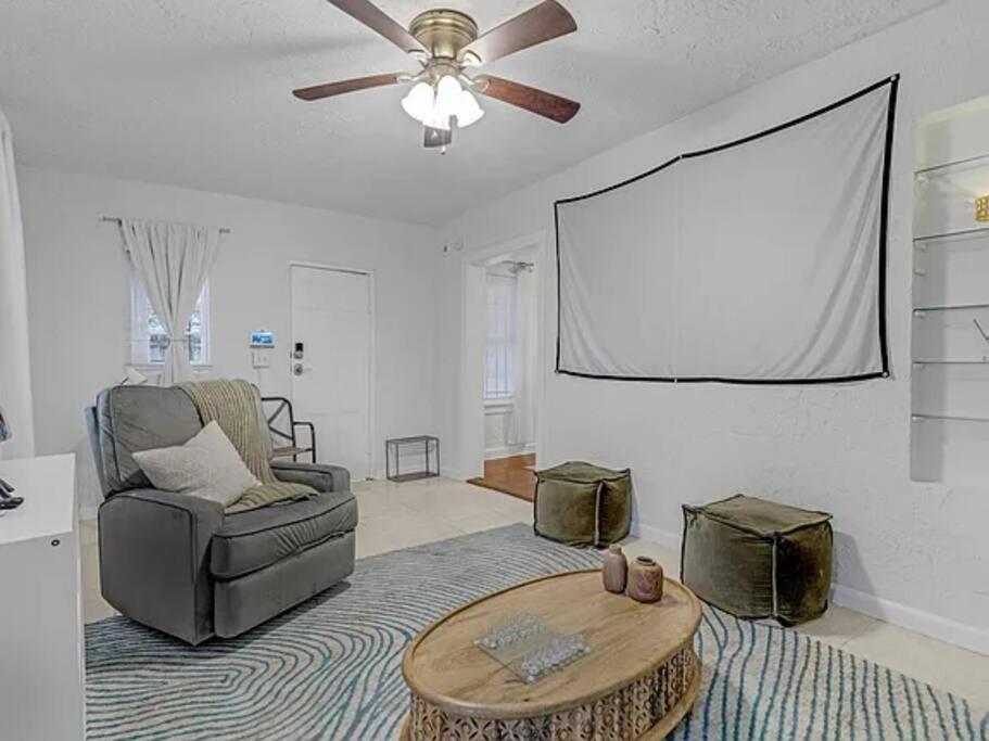 Stylish 3br & Hottub Near Beaches & Downtown * West Palm Beach